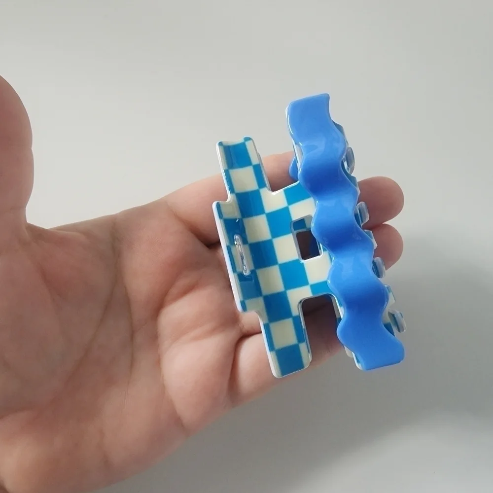 NWT Blue White Checkered Wavy Hair Claw Clip Fashion Y2K